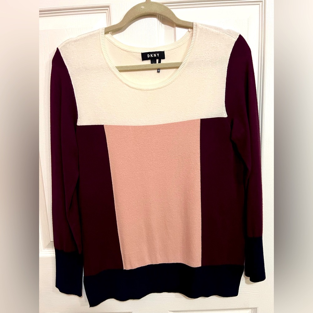 DKNY Crewneck Sweater size Small